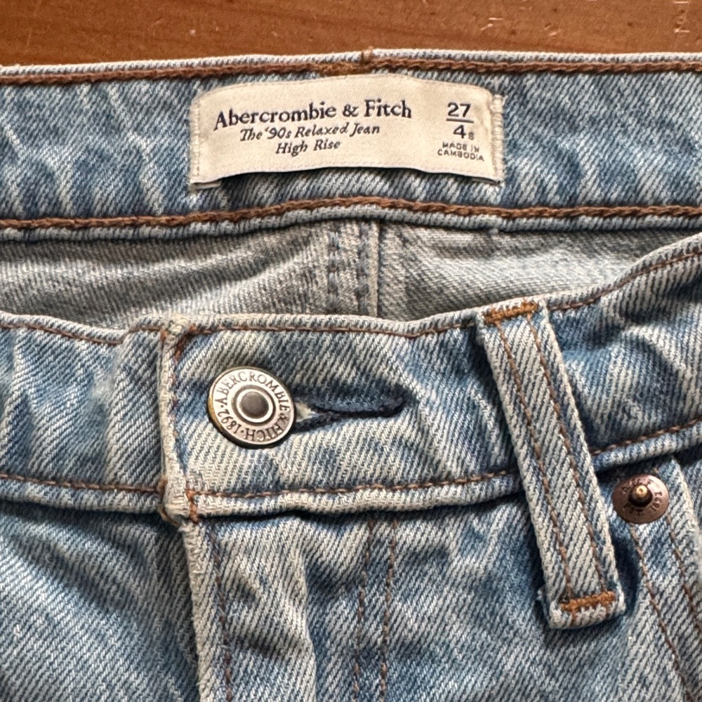 Abercrombie & Fitch Light Wash High-Rise Straight Jeans - Picture 2 of 4